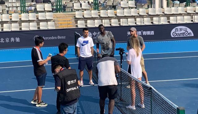 足球同样也 足球同样也